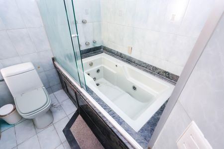 Apartamento à venda com 560m², 4 quartos e 5 vagas Apartamento à venda com 560m², 4 quartos e 5 vagasSuíte 3 Banheiro