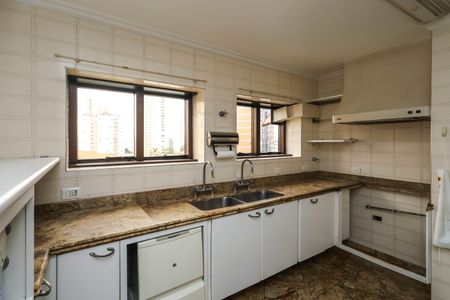 Apartamento à venda com 560m², 4 quartos e 5 vagas Apartamento à venda com 560m², 4 quartos e 5 vagasCozinha