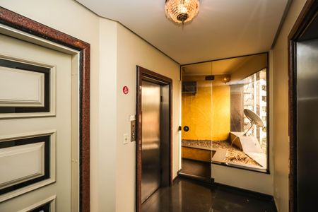 Apartamento à venda com 560m², 4 quartos e 5 vagas Apartamento à venda com 560m², 4 quartos e 5 vagasHall elevador