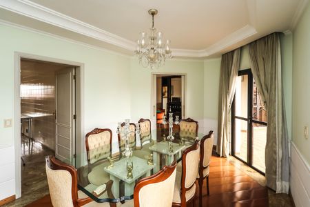 Apartamento à venda com 560m², 4 quartos e 5 vagas Apartamento à venda com 560m², 4 quartos e 5 vagasSala de Jantar