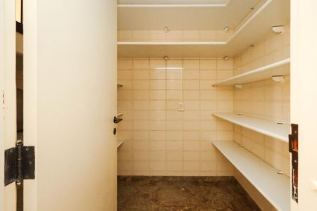 Apartamento à venda com 560m², 4 quartos e 5 vagas Apartamento à venda com 560m², 4 quartos e 5 vagasÁrea de Serviço