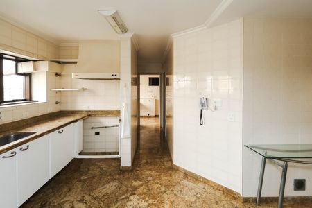 Apartamento à venda com 560m², 4 quartos e 5 vagas Apartamento à venda com 560m², 4 quartos e 5 vagasCozinha