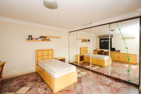 Apartamento à venda com 560m², 4 quartos e 5 vagas Apartamento à venda com 560m², 4 quartos e 5 vagasSuíte 4
