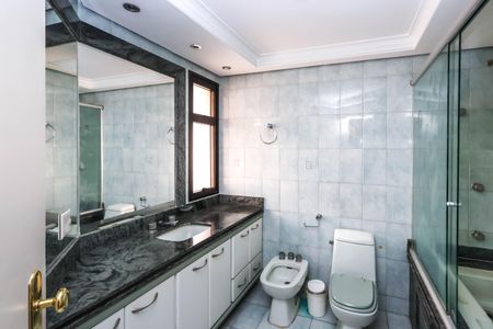 Apartamento à venda com 560m², 4 quartos e 5 vagas Apartamento à venda com 560m², 4 quartos e 5 vagasSuíte 3 Banheiro