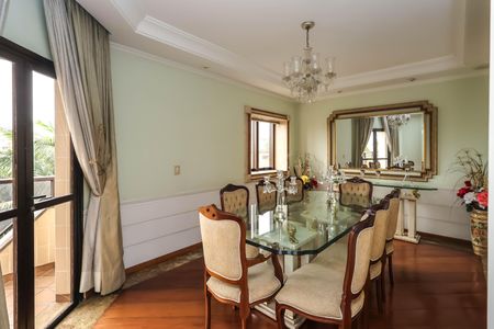 Apartamento à venda com 560m², 4 quartos e 5 vagas Apartamento à venda com 560m², 4 quartos e 5 vagasSala de Jantar