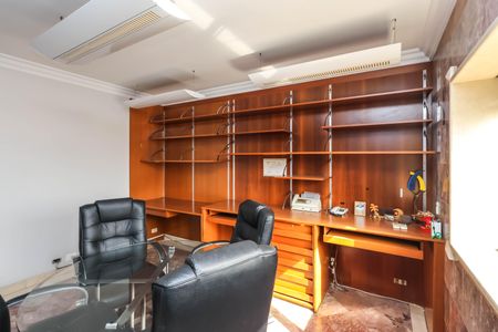 Apartamento à venda com 560m², 4 quartos e 5 vagas Apartamento à venda com 560m², 4 quartos e 5 vagasEscritório