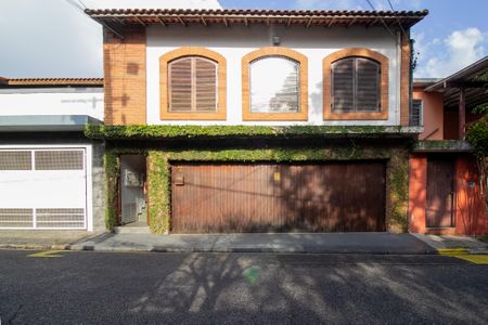 Casa à venda com 301m², 5 quartos e 3 vagasFachada