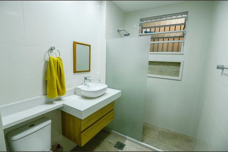 Casa à venda com 120m², 4 quartos e sem vaga Casa à venda com 120m², 4 quartos e sem vagaBanheiro 1