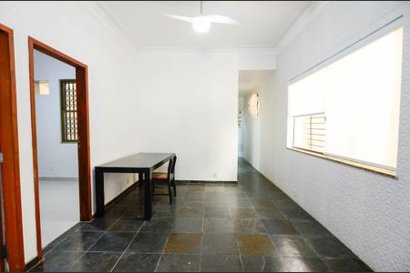 Casa à venda com 120m², 4 quartos e sem vaga Casa à venda com 120m², 4 quartos e sem vagaSala