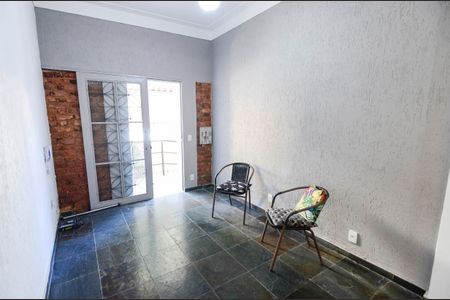 Casa à venda com 120m², 4 quartos e sem vaga Casa à venda com 120m², 4 quartos e sem vagaSala