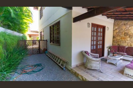 Casa de condomínio à venda com 100m², 4 quartos e sem vaga Casa de condomínio à venda com 100m², 4 quartos e sem vagaÁrea comum