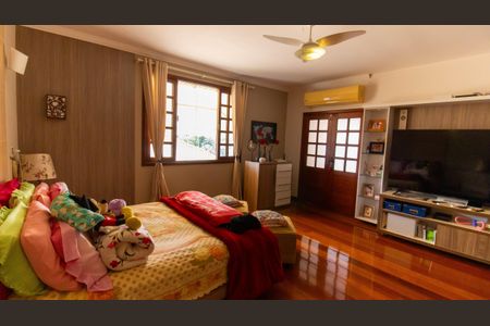 Casa de condomínio à venda com 100m², 4 quartos e sem vaga Casa de condomínio à venda com 100m², 4 quartos e sem vagaSuite