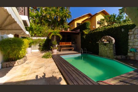 Casa de condomínio à venda com 100m², 4 quartos e sem vaga Casa de condomínio à venda com 100m², 4 quartos e sem vagaÁrea comum
