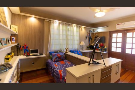 Casa de condomínio à venda com 100m², 4 quartos e sem vaga Casa de condomínio à venda com 100m², 4 quartos e sem vagaQuarto 2