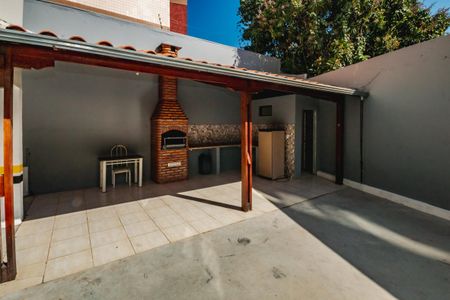 Apartamento à venda com 180m², 3 quartos e 4 vagas Apartamento à venda com 180m², 3 quartos e 4 vagasÁrea comum - Churrasqueira