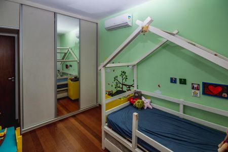 Apartamento à venda com 180m², 3 quartos e 4 vagas Apartamento à venda com 180m², 3 quartos e 4 vagasQuarto 1