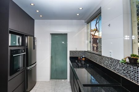 Apartamento à venda com 180m², 3 quartos e 4 vagas Apartamento à venda com 180m², 3 quartos e 4 vagasCozinha