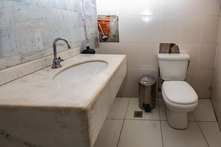 Apartamento à venda com 180m², 3 quartos e 4 vagas Apartamento à venda com 180m², 3 quartos e 4 vagasÁrea comum - Lavabo
