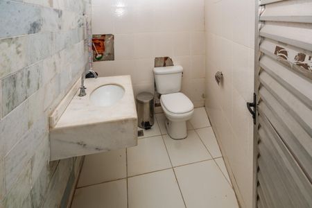 Apartamento à venda com 180m², 3 quartos e 4 vagas Apartamento à venda com 180m², 3 quartos e 4 vagasÁrea comum - Lavabo