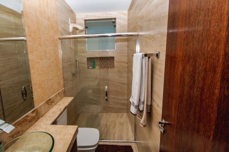 Apartamento à venda com 180m², 3 quartos e 4 vagas Apartamento à venda com 180m², 3 quartos e 4 vagasBanheiro social 1