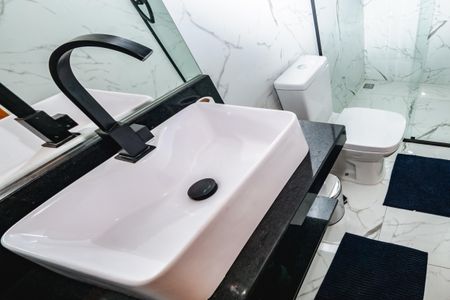 Apartamento à venda com 180m², 3 quartos e 4 vagas Apartamento à venda com 180m², 3 quartos e 4 vagasBanheiro Social 2