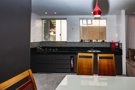 Apartamento à venda com 180m², 3 quartos e 4 vagas Apartamento à venda com 180m², 3 quartos e 4 vagasCozinha