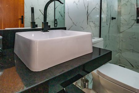 Apartamento à venda com 180m², 3 quartos e 4 vagas Apartamento à venda com 180m², 3 quartos e 4 vagasBanheiro Social 2