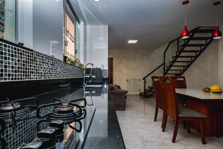 Apartamento à venda com 180m², 3 quartos e 4 vagas Apartamento à venda com 180m², 3 quartos e 4 vagasCozinha