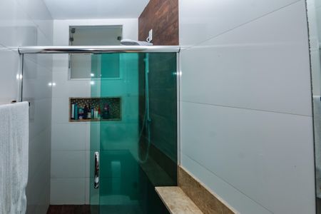 Apartamento à venda com 180m², 3 quartos e 4 vagas Apartamento à venda com 180m², 3 quartos e 4 vagasBanheiro da Suíte