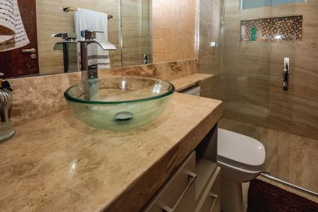 Apartamento à venda com 180m², 3 quartos e 4 vagas Apartamento à venda com 180m², 3 quartos e 4 vagasBanheiro social 1