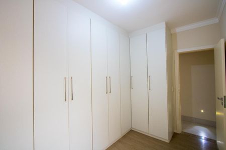 Apartamento à venda com 80m², 3 quartos e 2 vagas Apartamento à venda com 80m², 3 quartos e 2 vagasQuarto 1