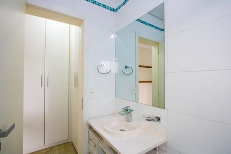 Apartamento à venda com 80m², 3 quartos e 2 vagas Apartamento à venda com 80m², 3 quartos e 2 vagasBanheiro da Suíte