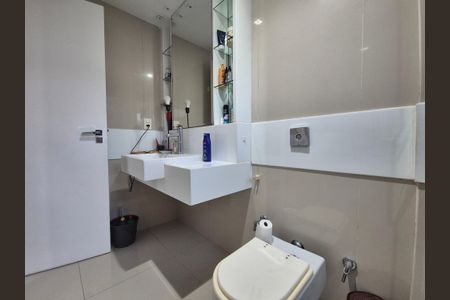 Apartamento à venda com 180m², 3 quartos e 2 vagas Apartamento à venda com 180m², 3 quartos e 2 vagasBanheiro da Suíte