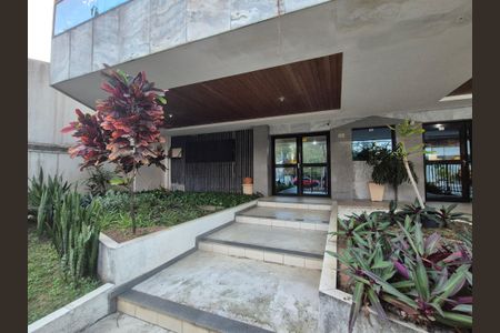 Apartamento à venda com 180m², 3 quartos e 2 vagas Apartamento à venda com 180m², 3 quartos e 2 vagasEntrada