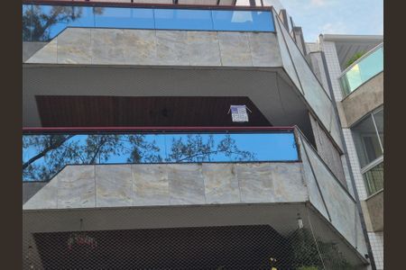 Apartamento à venda com 180m², 3 quartos e 2 vagas Apartamento à venda com 180m², 3 quartos e 2 vagasPlaca