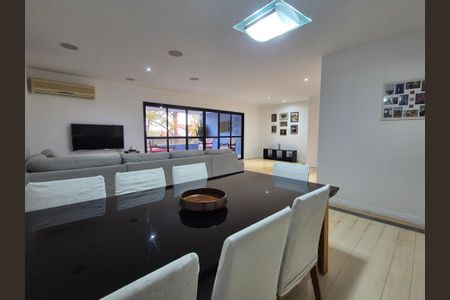 Apartamento à venda com 180m², 3 quartos e 2 vagas Apartamento à venda com 180m², 3 quartos e 2 vagasSala