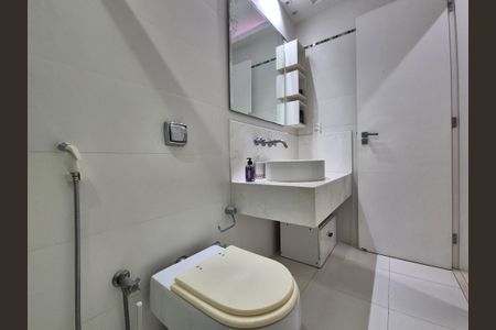 Apartamento à venda com 180m², 3 quartos e 2 vagas Apartamento à venda com 180m², 3 quartos e 2 vagasBanheiro