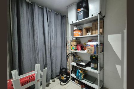 Apartamento à venda com 180m², 3 quartos e 2 vagas Apartamento à venda com 180m², 3 quartos e 2 vagasQuarto de Serviço