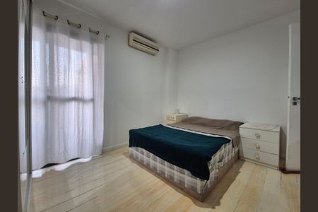 Apartamento à venda com 180m², 3 quartos e 2 vagas Apartamento à venda com 180m², 3 quartos e 2 vagasSuite
