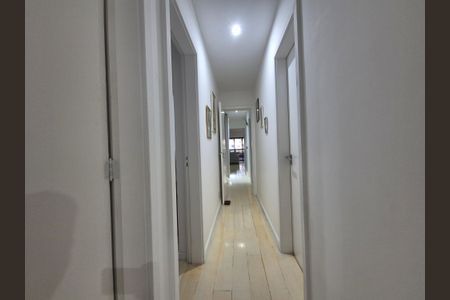 Apartamento à venda com 180m², 3 quartos e 2 vagas Apartamento à venda com 180m², 3 quartos e 2 vagasCorredor