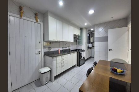 Apartamento à venda com 180m², 3 quartos e 2 vagas Apartamento à venda com 180m², 3 quartos e 2 vagasCozinha
