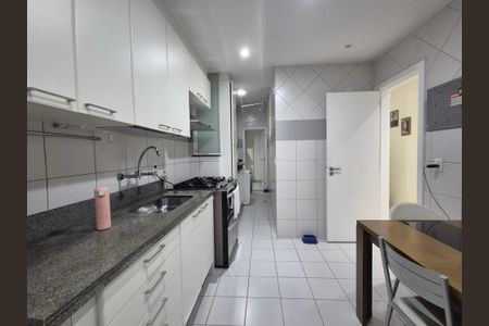 Apartamento à venda com 180m², 3 quartos e 2 vagas Apartamento à venda com 180m², 3 quartos e 2 vagasCozinha