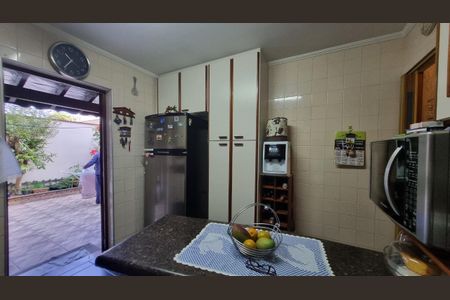 Casa de condomínio à venda com 221m², 4 quartos e 2 vagas