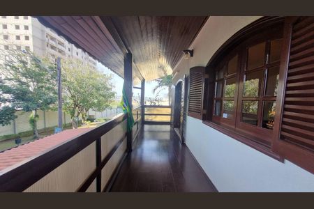 Casa de condomínio à venda com 221m², 4 quartos e 2 vagas