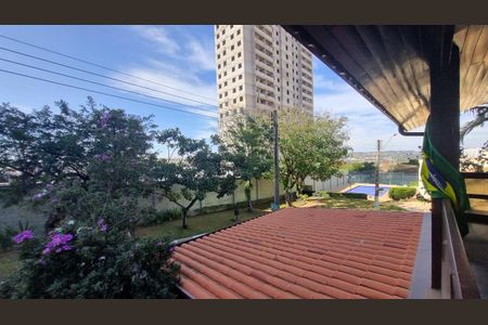 Casa de condomínio à venda com 221m², 4 quartos e 2 vagas