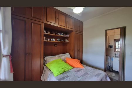 Casa de condomínio à venda com 221m², 4 quartos e 2 vagas