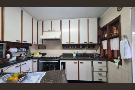 Casa de condomínio à venda com 221m², 4 quartos e 2 vagas