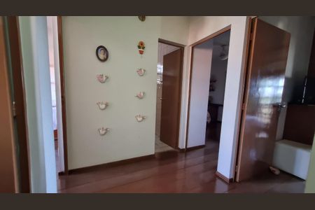 Casa de condomínio à venda com 221m², 4 quartos e 2 vagas