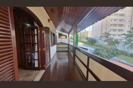 Casa de condomínio à venda com 221m², 4 quartos e 2 vagas