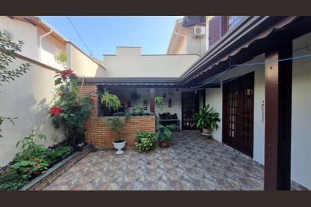 Casa de condomínio à venda com 221m², 4 quartos e 2 vagas